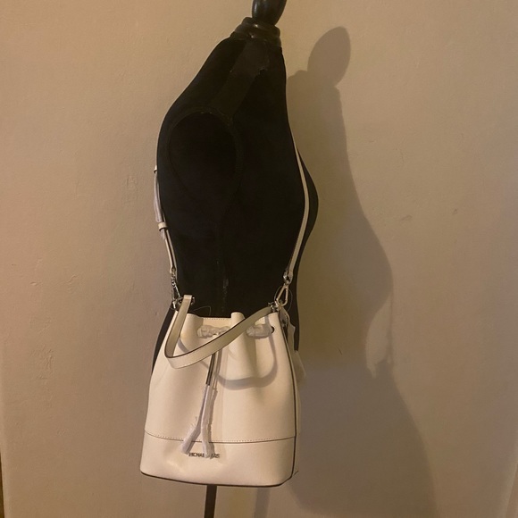 Michael Kors Trista Medium Bucket Bag - Picture 2 of 10
